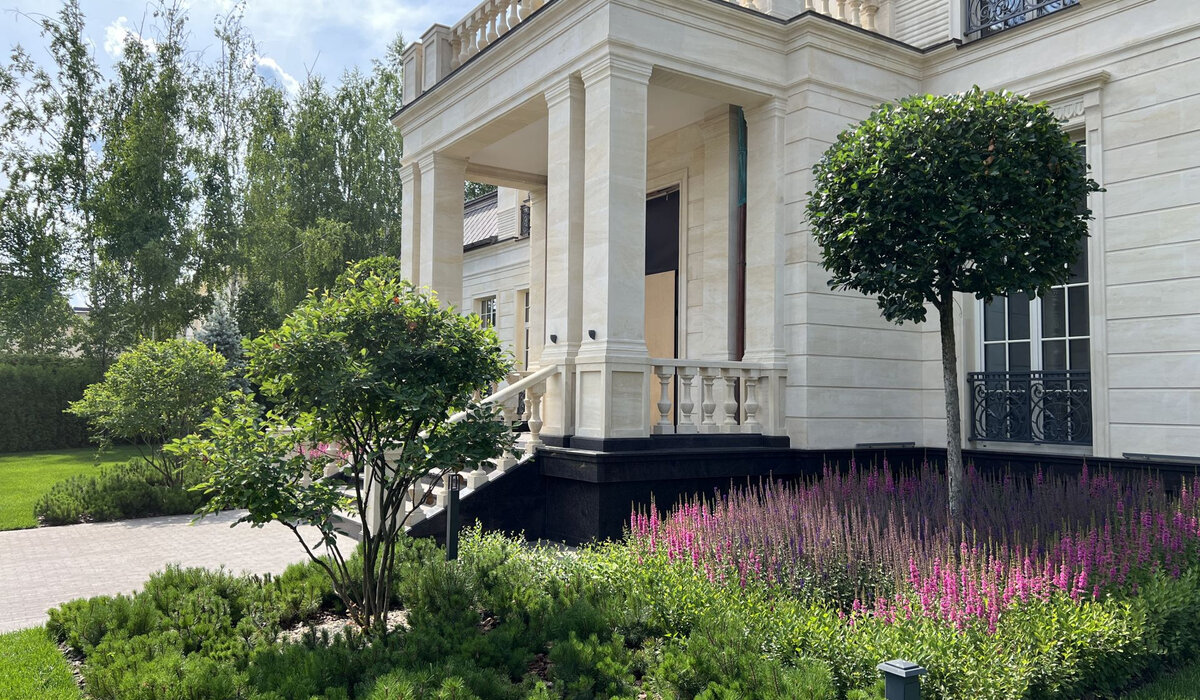 Razdory 2–3 Estate Gardens — exterior view