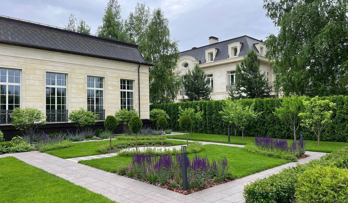 Razdory 2–3 Estate Gardens — completed landscape